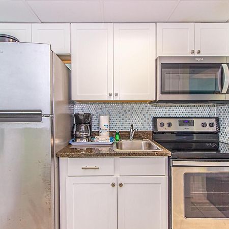 Oversized Ocean View Queen Suite With Beautiful Fireplace And Accents - Sleeps 4 Guests! Myrtle Beach Phòng bức ảnh
