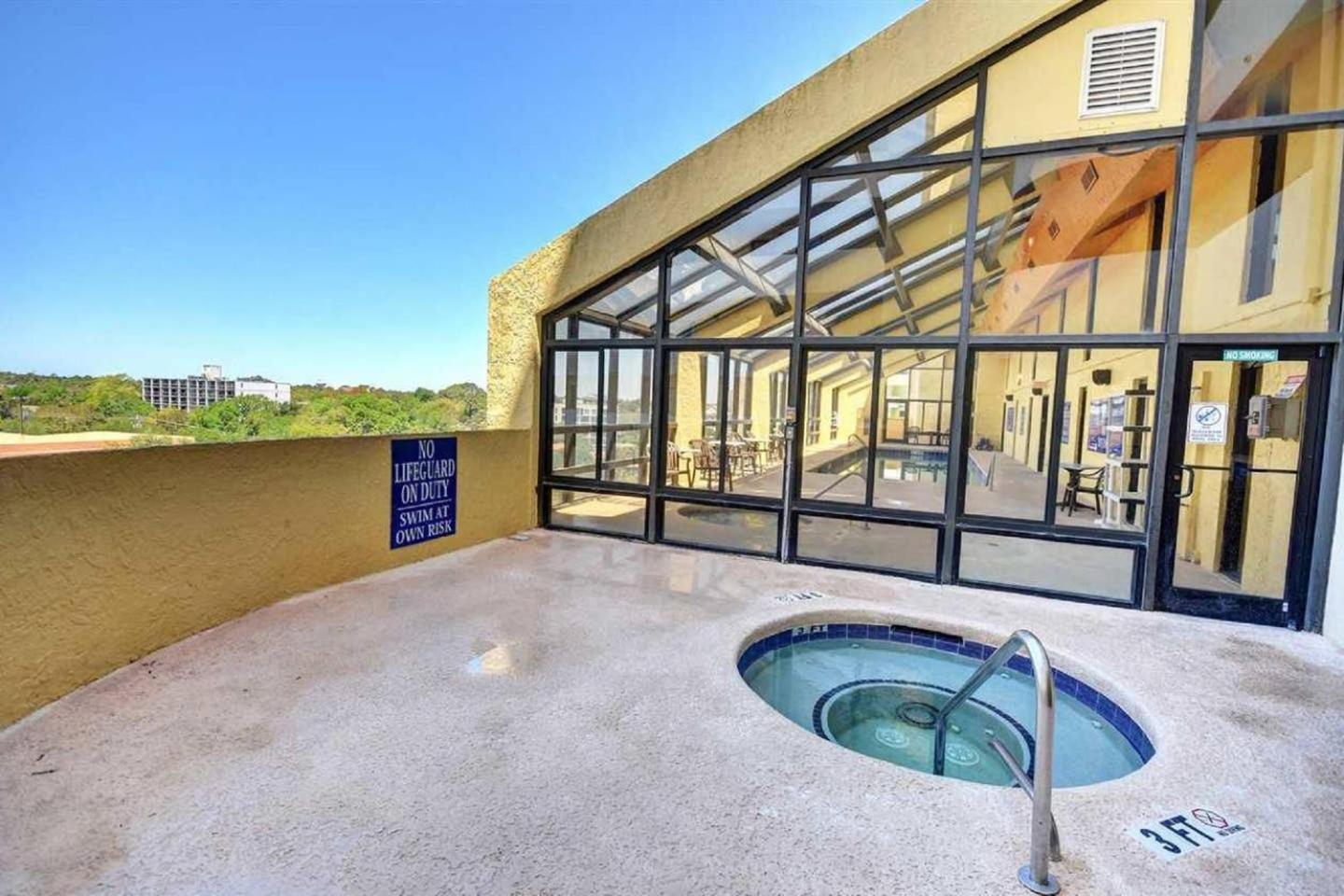 Oversized Ocean View Queen Suite With Beautiful Fireplace And Accents - Sleeps 4 Guests! Myrtle Beach Phòng bức ảnh