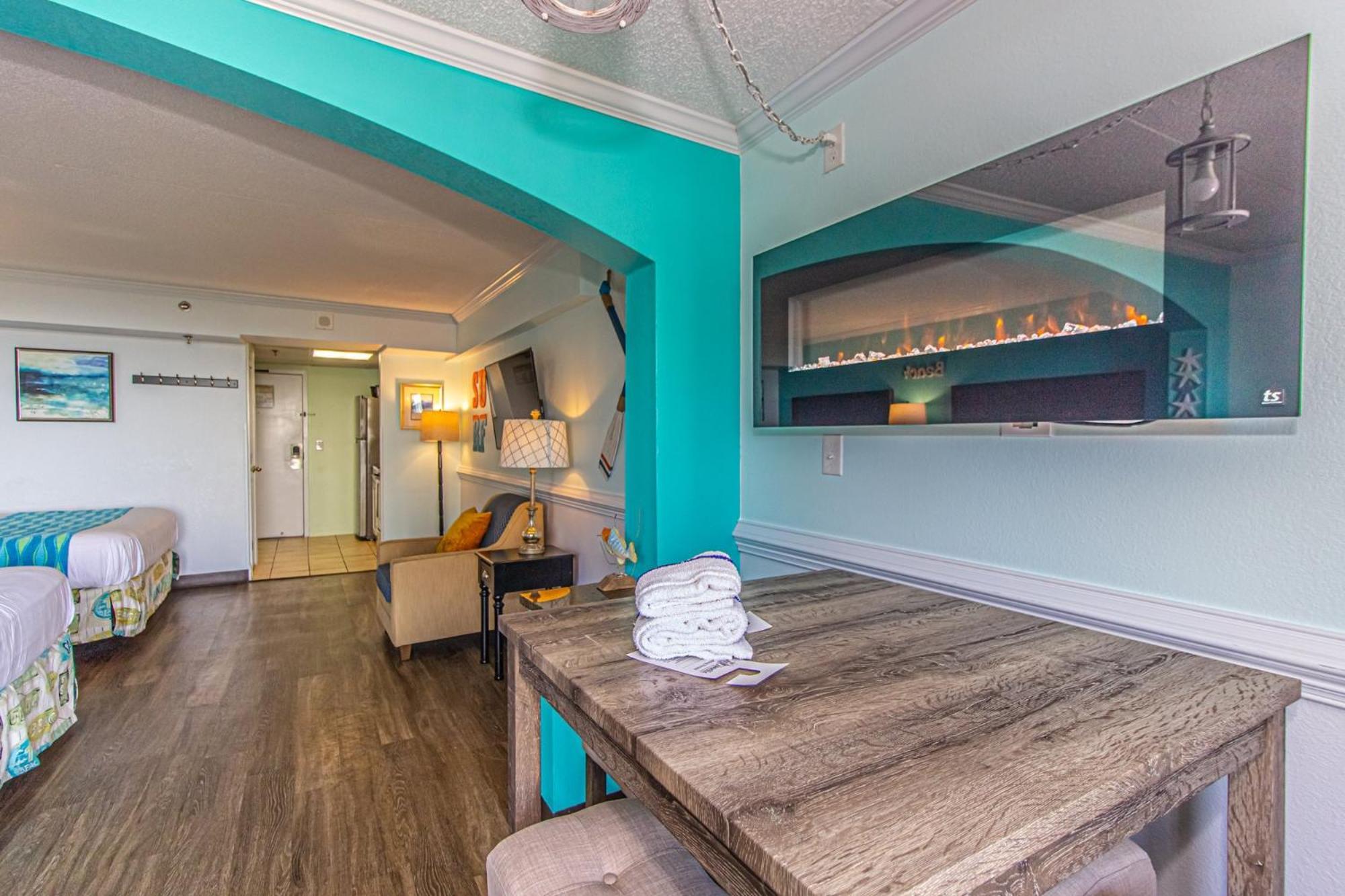 Oversized Ocean View Queen Suite With Beautiful Fireplace And Accents - Sleeps 4 Guests! Myrtle Beach Phòng bức ảnh