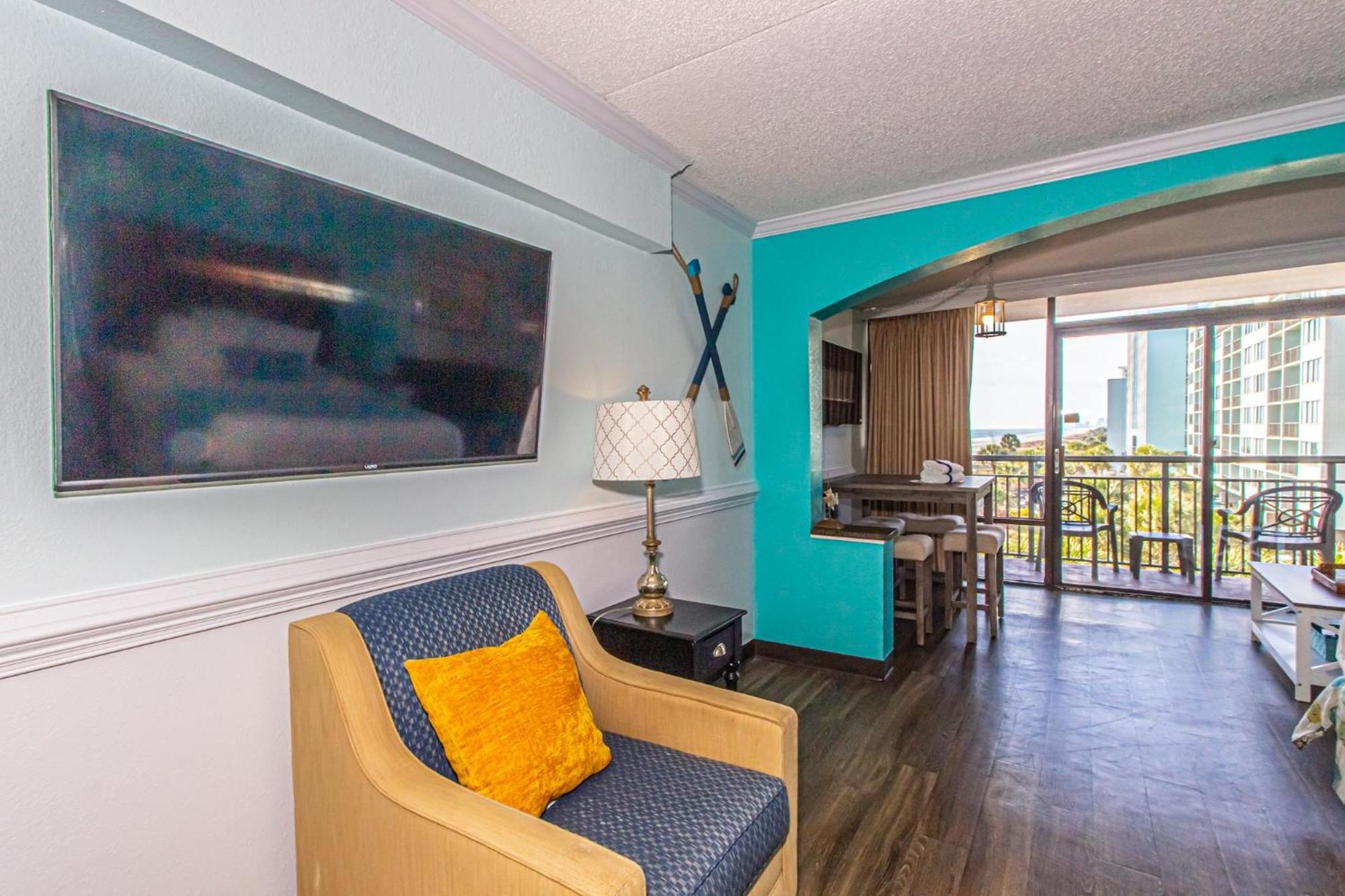 Oversized Ocean View Queen Suite With Beautiful Fireplace And Accents - Sleeps 4 Guests! Myrtle Beach Phòng bức ảnh
