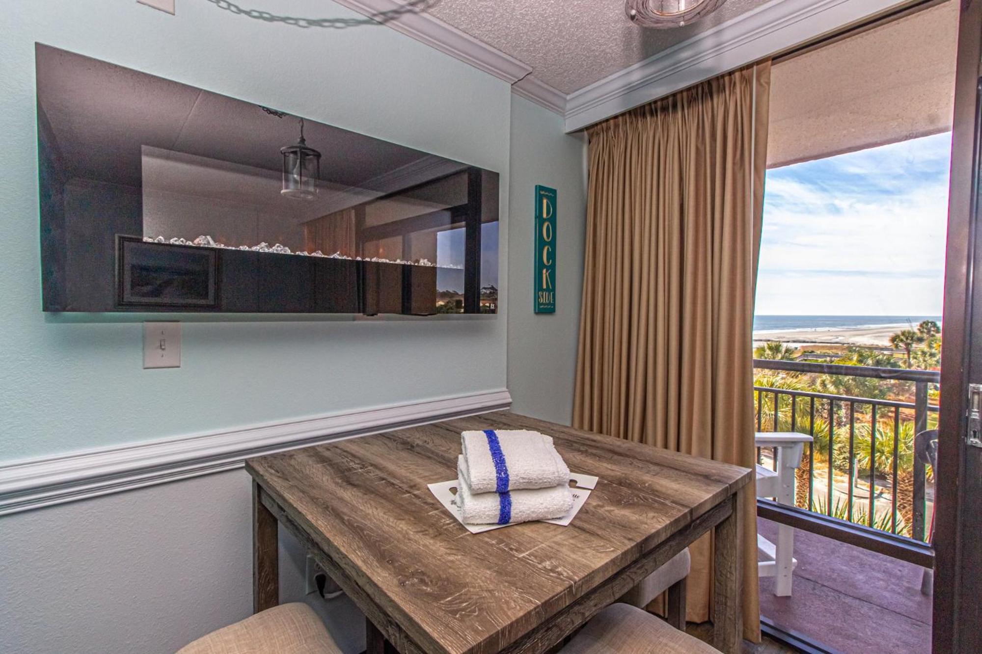 Oversized Ocean View Queen Suite With Beautiful Fireplace And Accents - Sleeps 4 Guests! Myrtle Beach Phòng bức ảnh